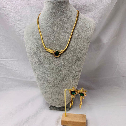 Western Retro Electroplated Real Gold Spirit Snake Smart Emerald Design Necklace